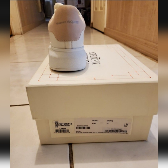 Alexander Mcqueen - Picture 3 of 4